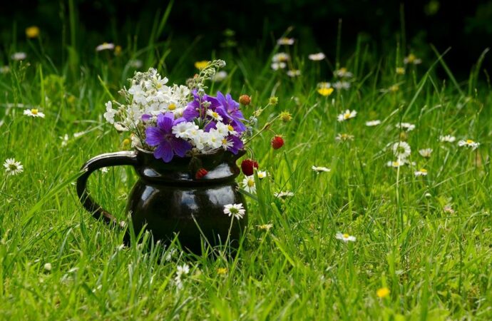 Dekoration mit Wildblumen: Ein Hauch von Wildnis in der Vase